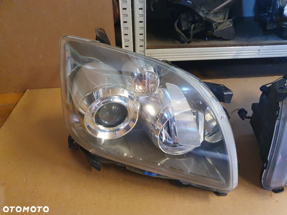 REFLEKTOR PRAWY TOYOTA AVENSIS T25 LIFT SOCZEWKA EUROPA - 4