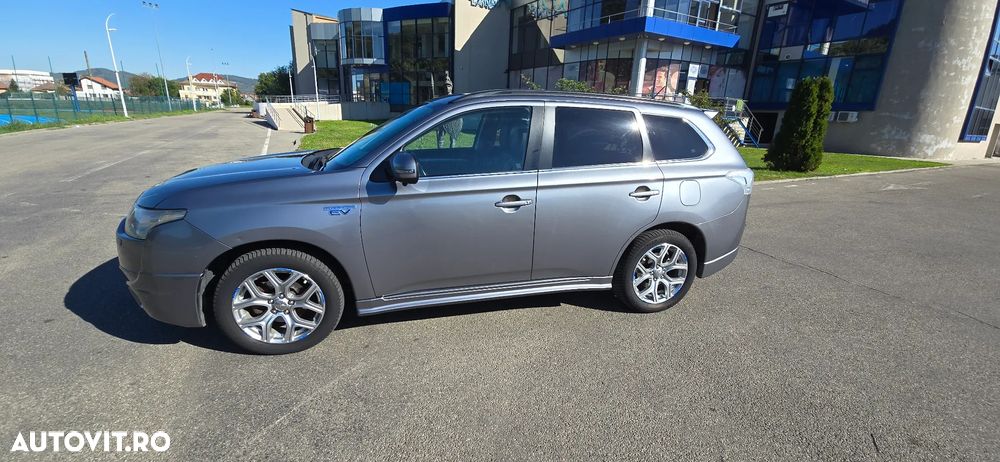 Mitsubishi Outlander - 30
