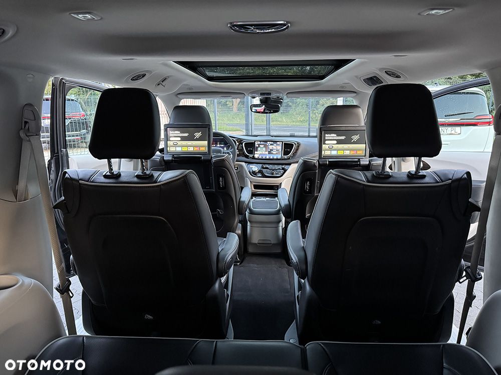 Chrysler Pacifica - 17