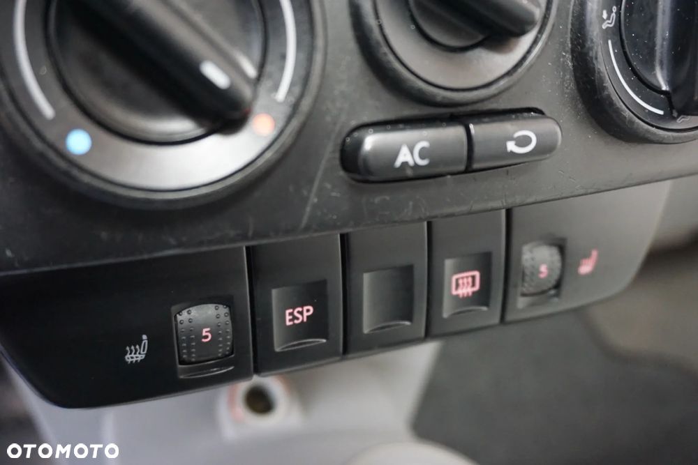 Volkswagen New Beetle 1.9 TDI DPF United - 27