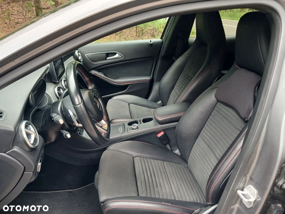 Mercedes-Benz GLA 200 7G-DCT AMG Line - 17