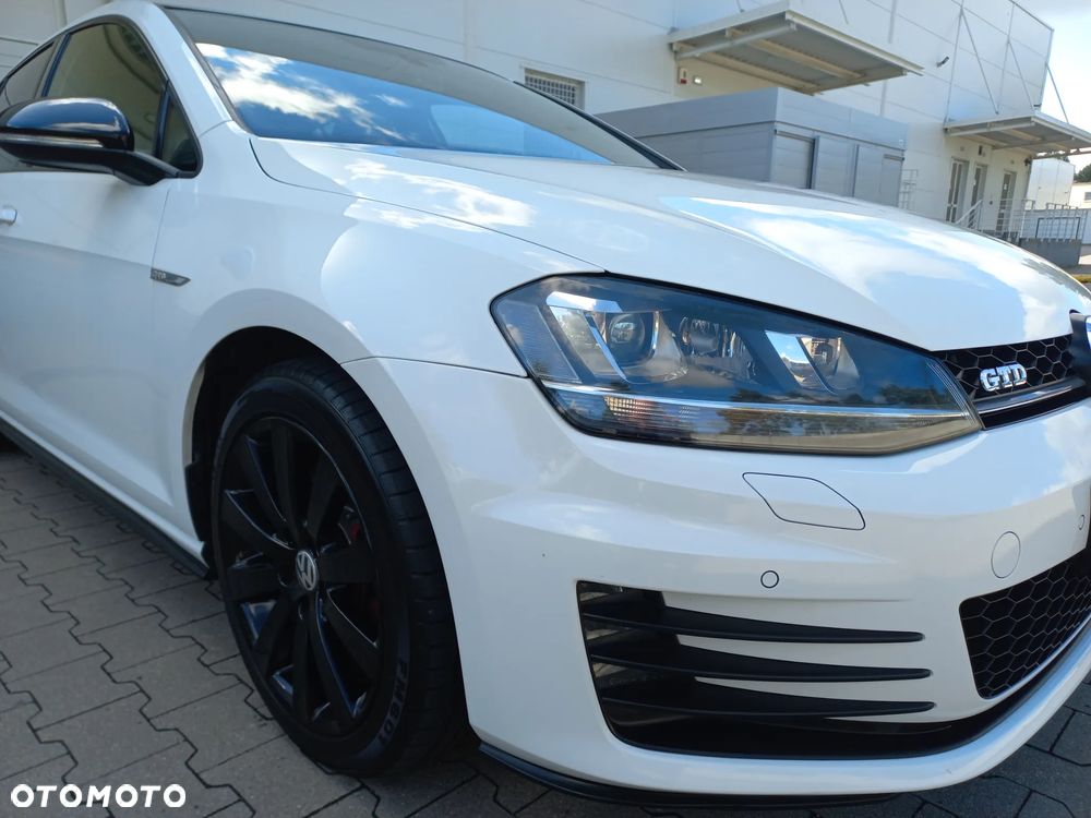 Volkswagen Golf - 10