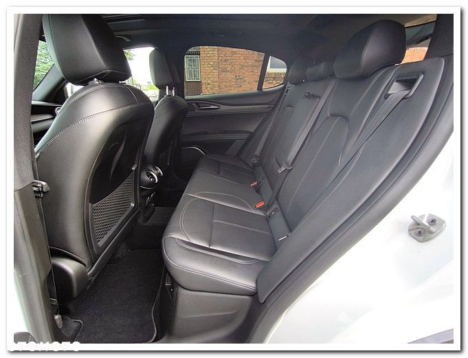 Alfa Romeo Stelvio 2.0 Turbo 16V AT8-Q4 Executive - 28