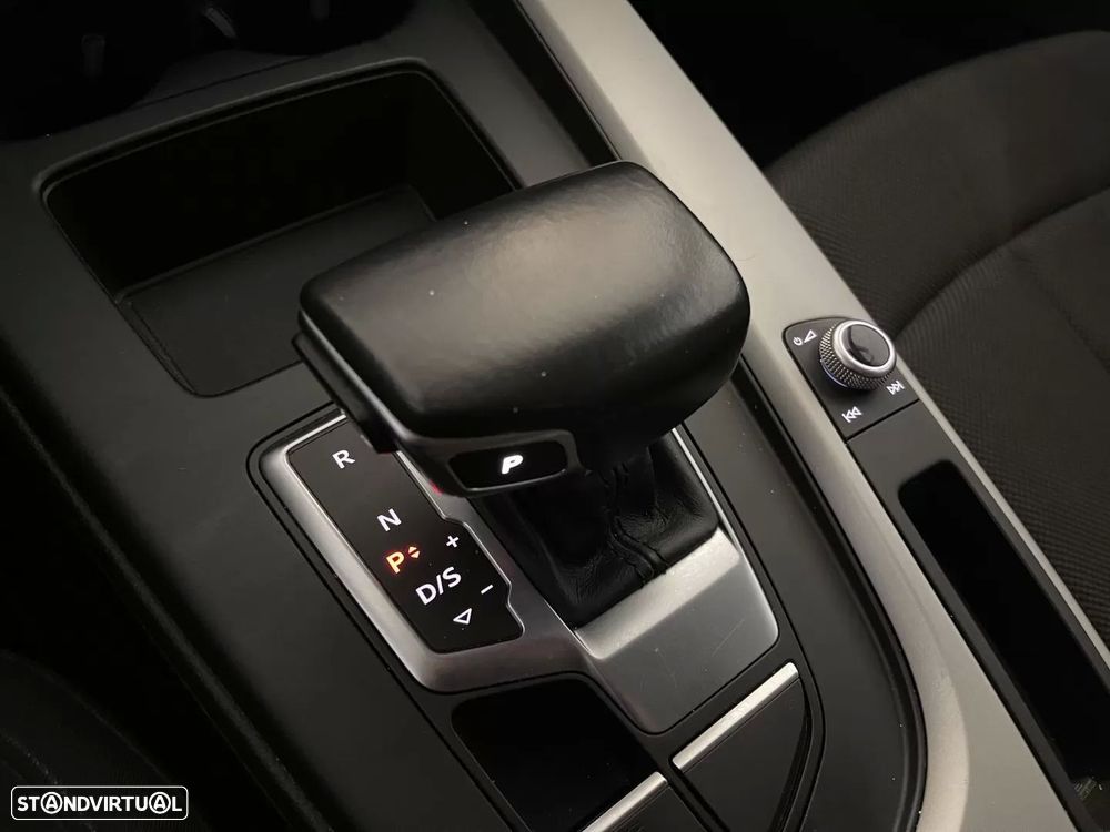 Audi A4 Avant 30 TDI S tronic - 31