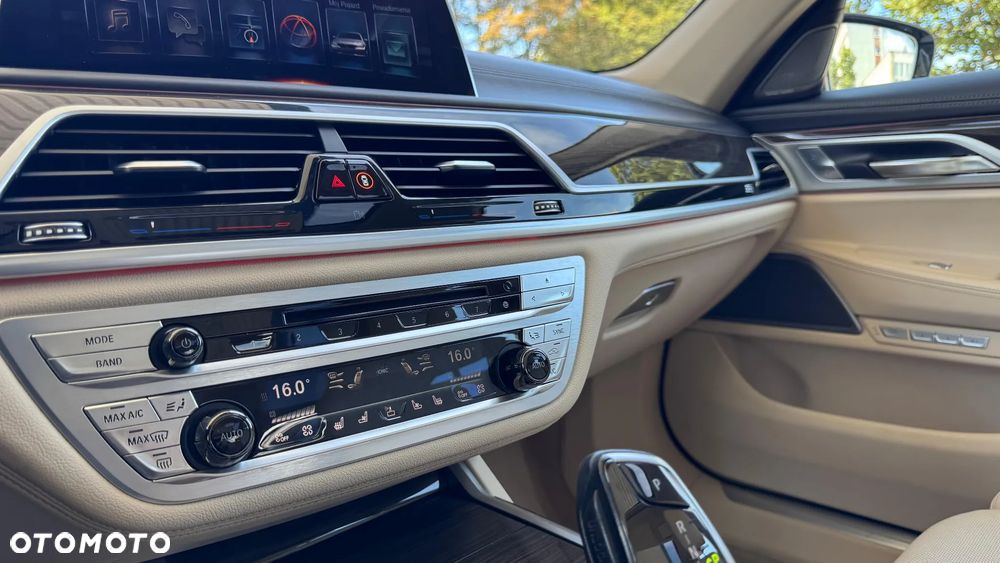 BMW Seria 7 750Li xDrive - 17