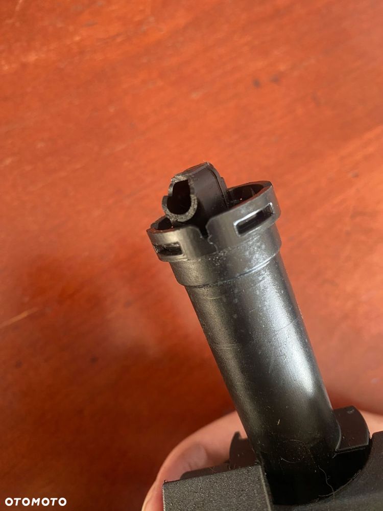 SKODA OCTAVIA III 3 SPRYSKIWACZ LAMPY PRAWY MOCOWANIE SPRYSKIWACZA 5E080759 - 5