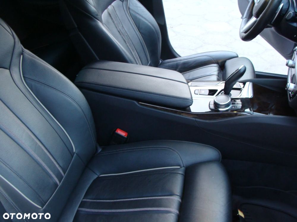 BMW Seria 5 520d xDrive M Sport sport - 9