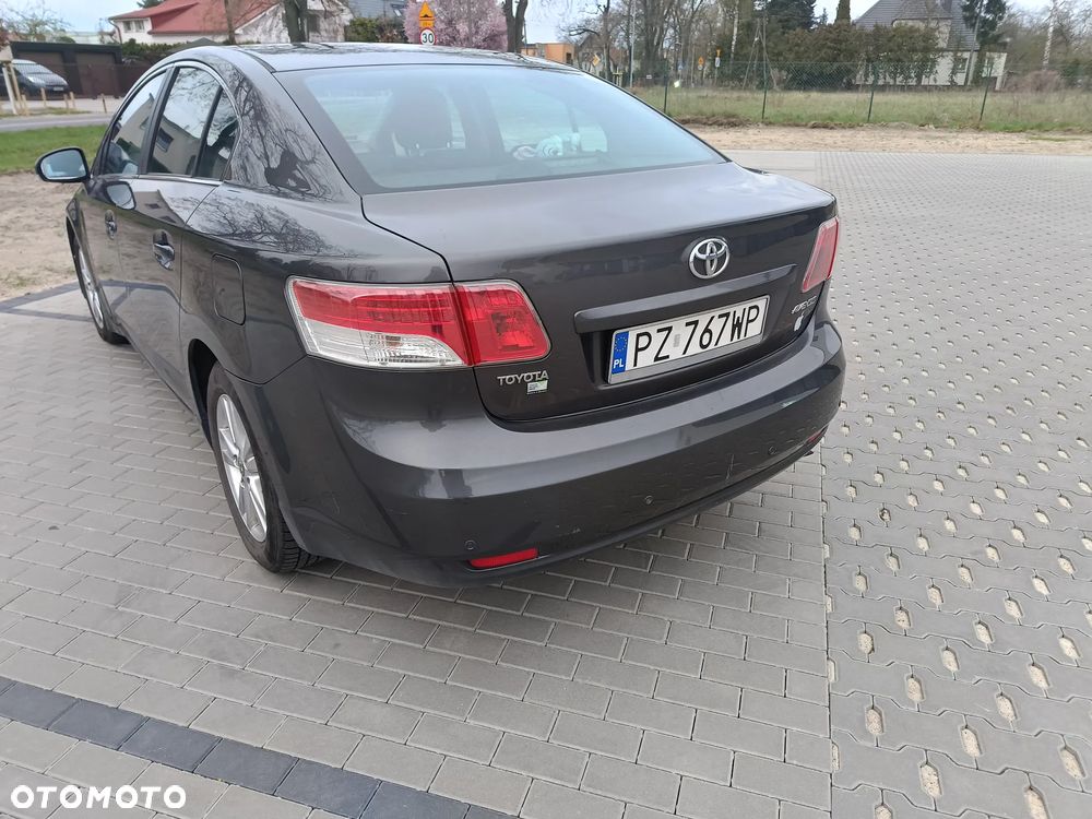 Toyota Avensis - 8