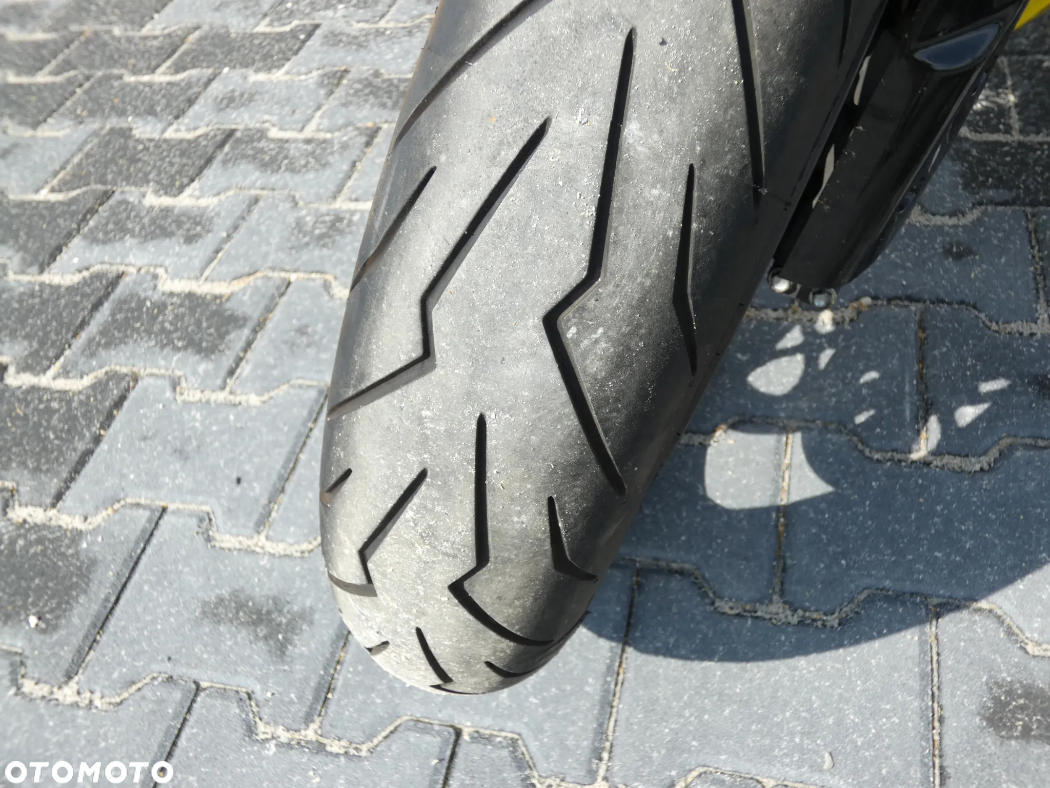Suzuki GSX-R - 16
