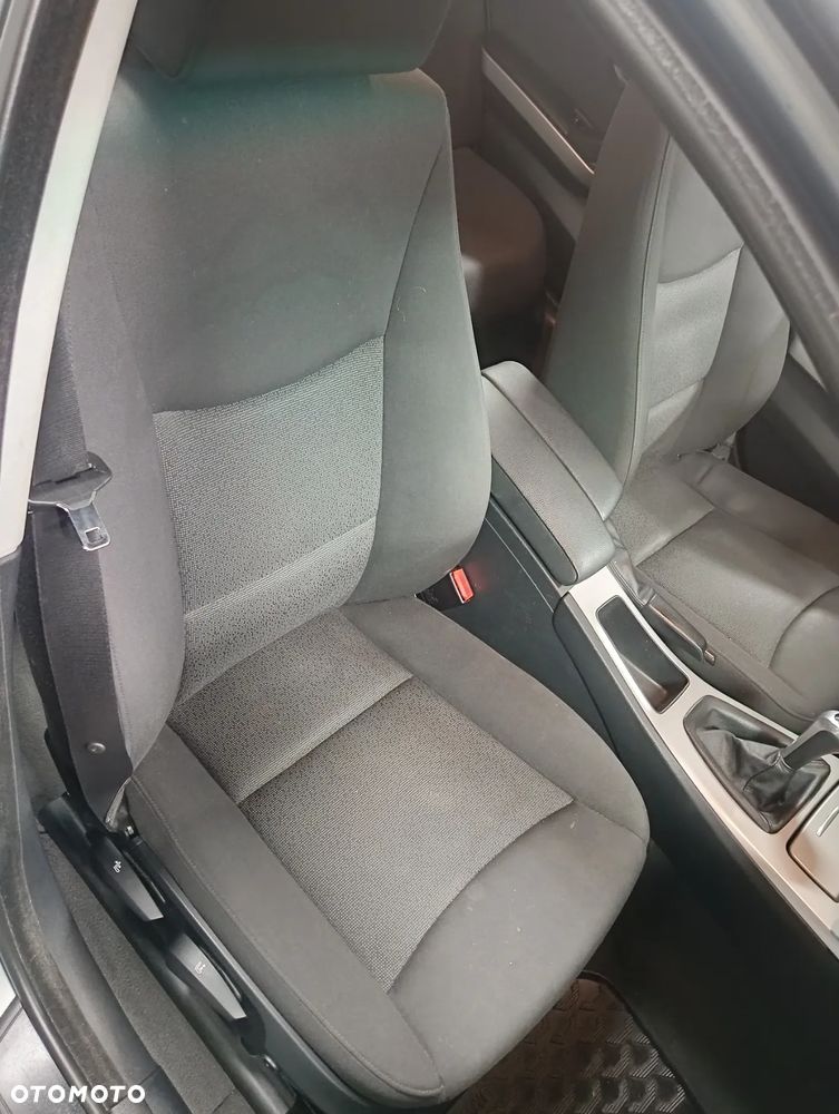 BMW Seria 3 318d DPF - 13