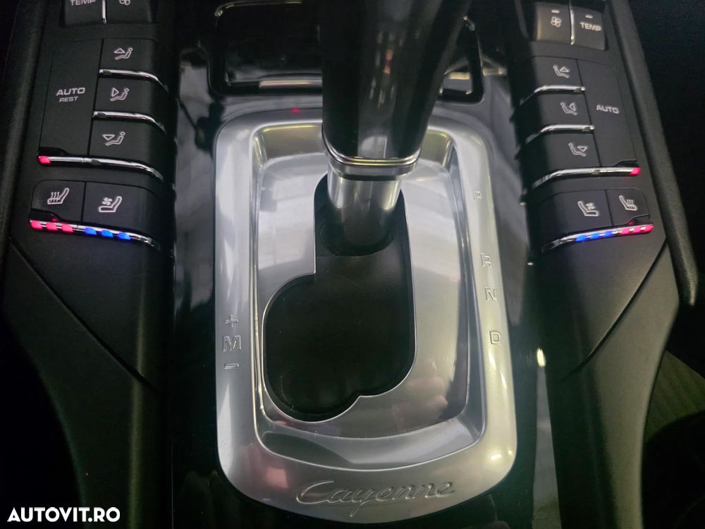 Porsche Cayenne - 14