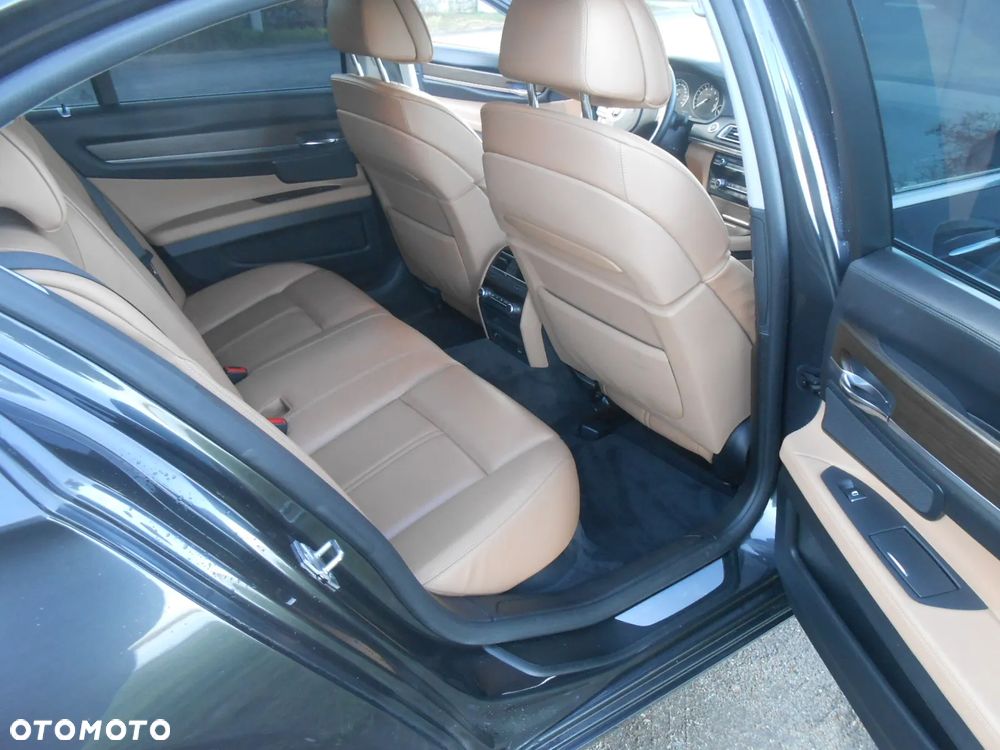 BMW Seria 7 750Li Edition Exclusive - 10