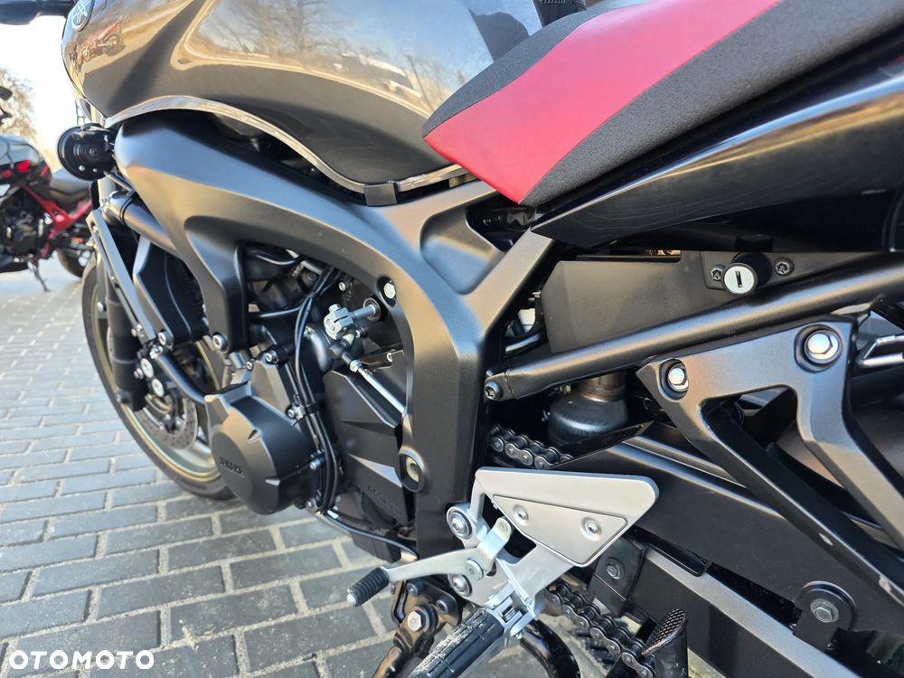 Yamaha FZ6 - 18