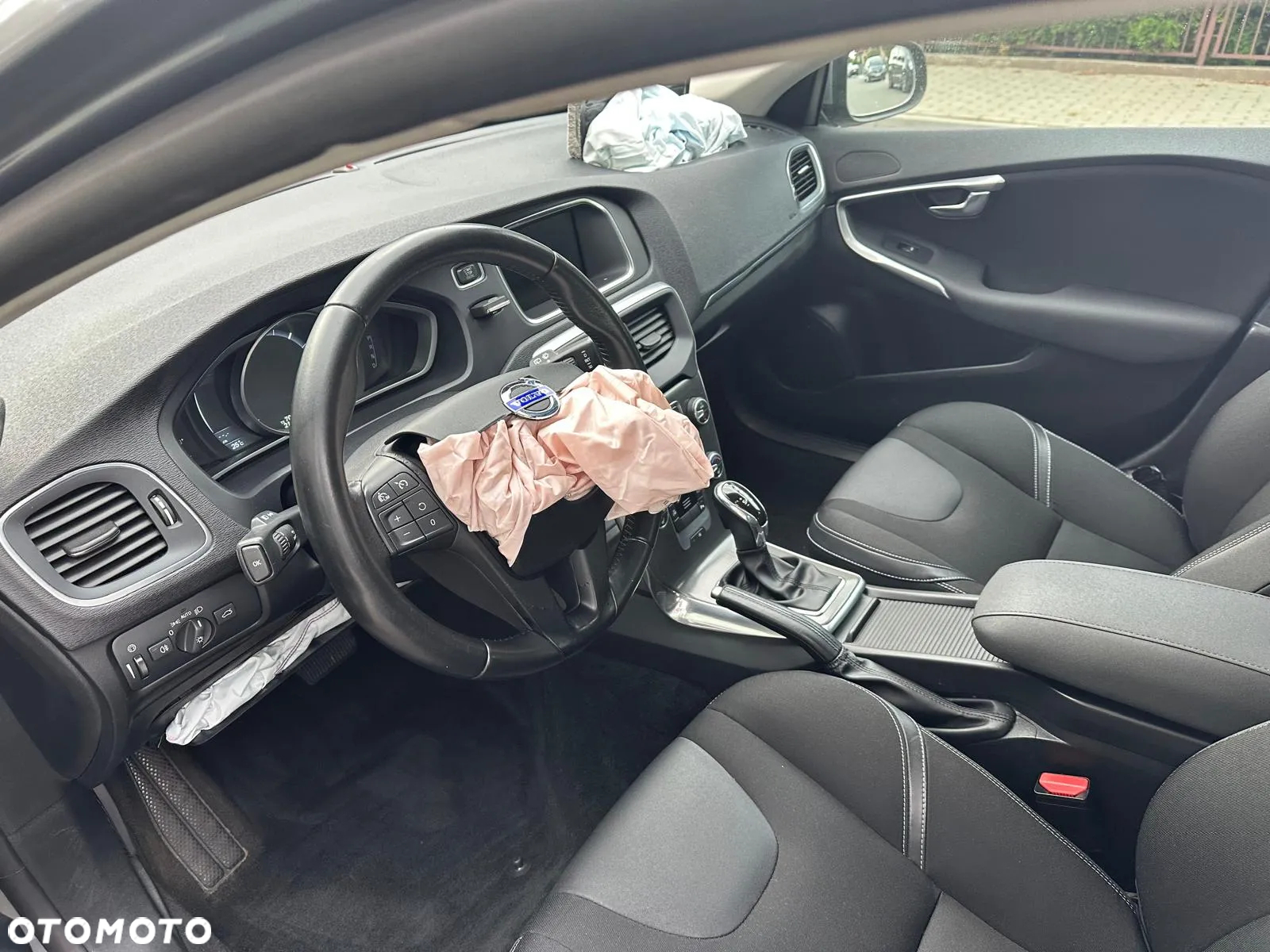 Volvo V40 D2 Drive-E Momentum - 9