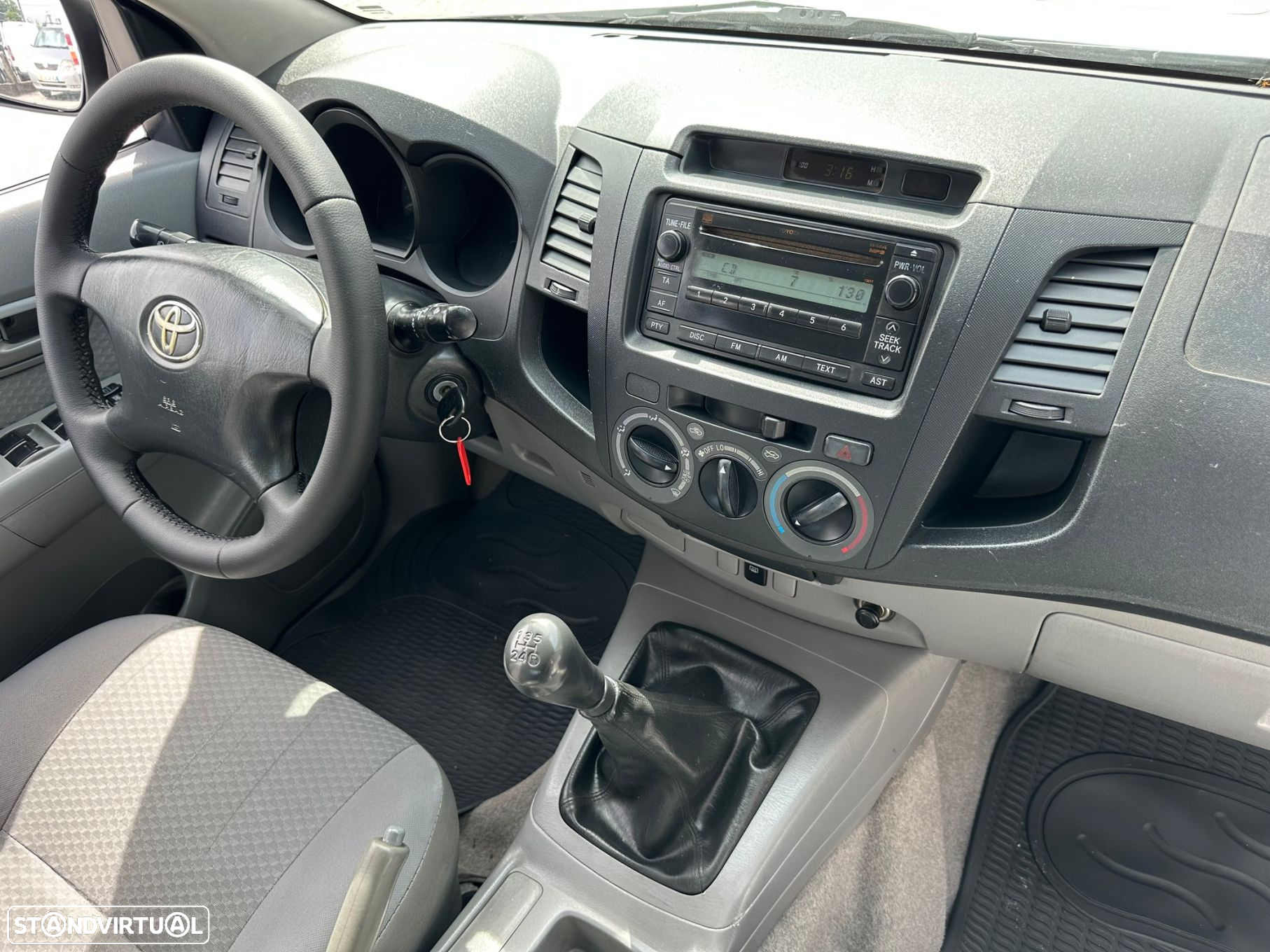 Toyota Hilux 2.5 D-4D 2WD CD - 12