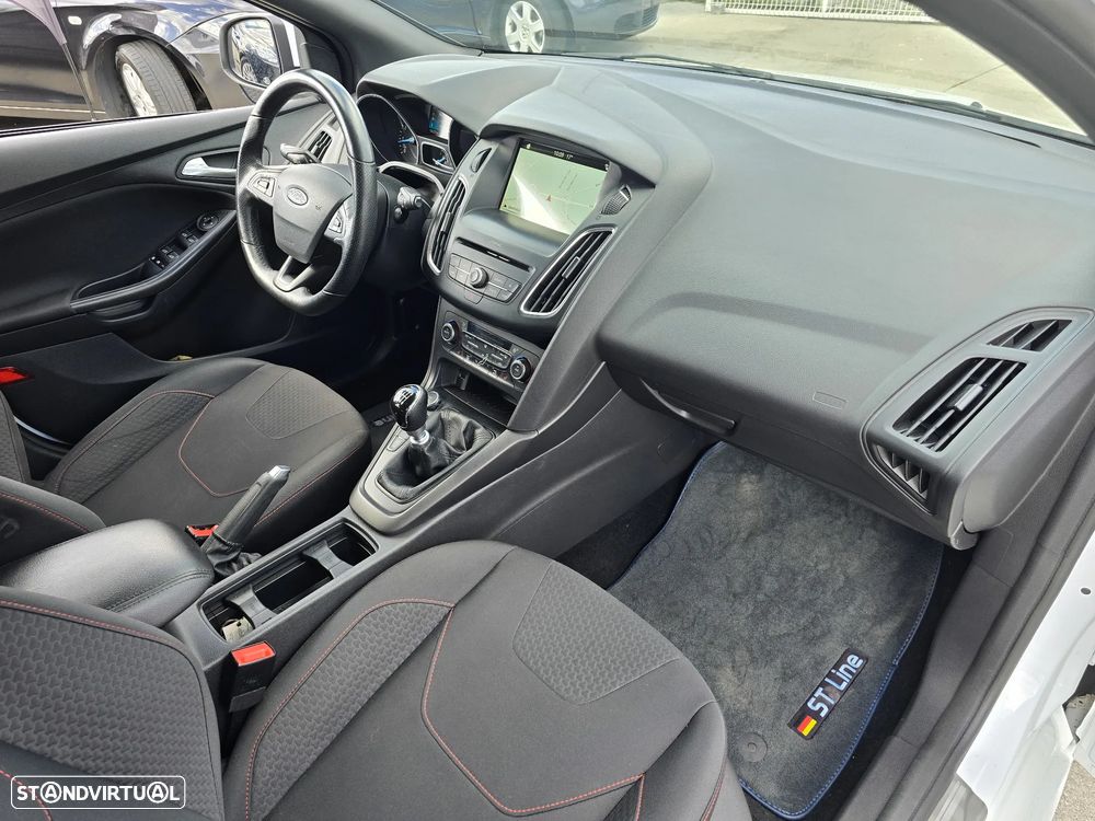 Ford Focus SW 1.0 EcoBoost S&S ST-LINE - 11
