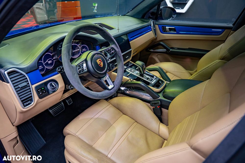 Porsche Cayenne Turbo - 16