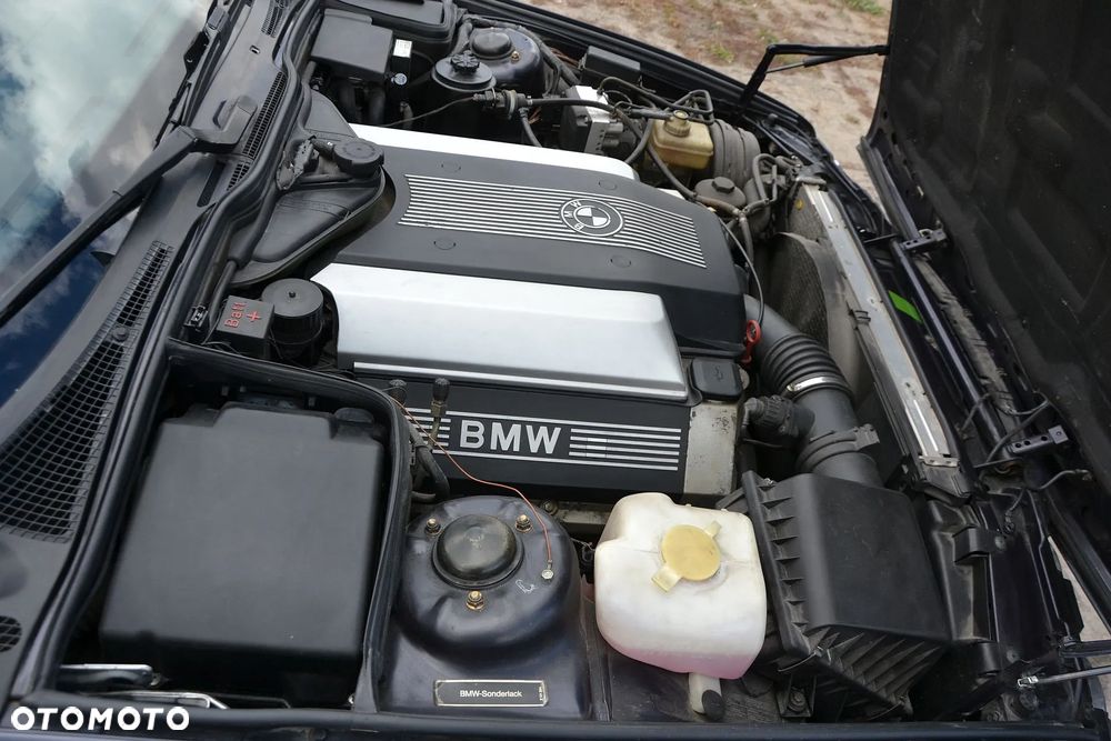 BMW Seria 5 540i - 32
