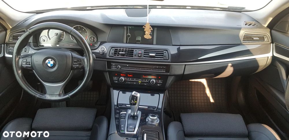 BMW Seria 5 525d xDrive - 15