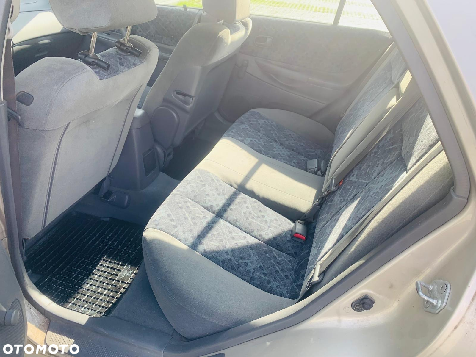 Mazda 323 - 10