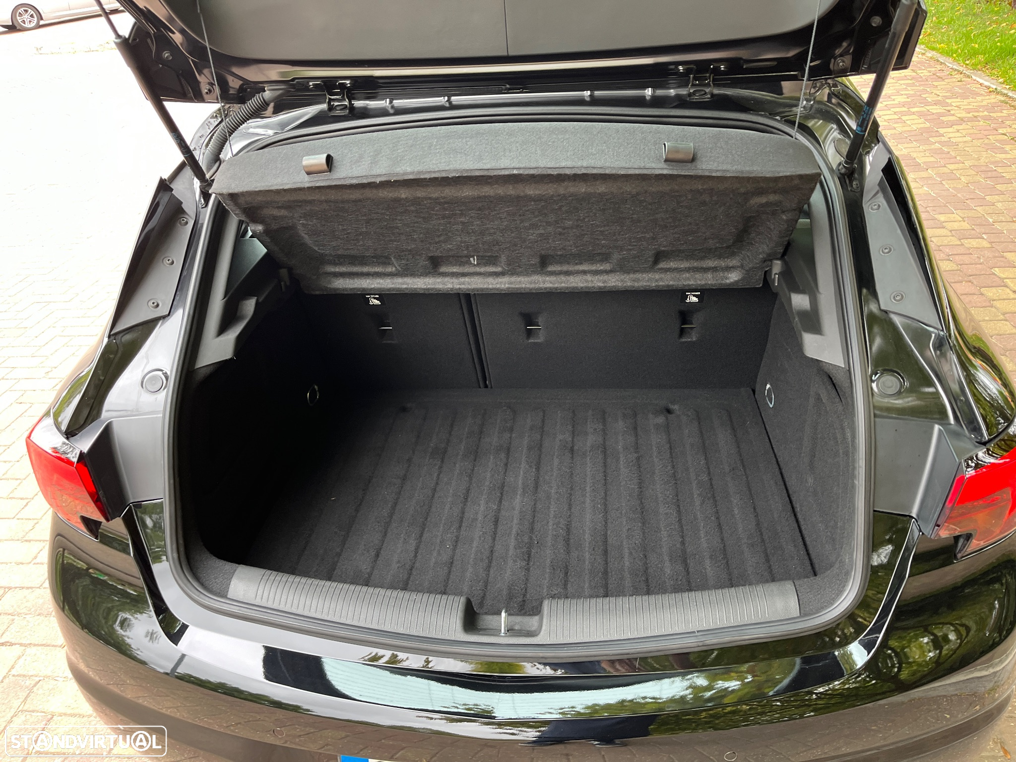 Opel Astra 1.2 T Business Edition S/S - 33