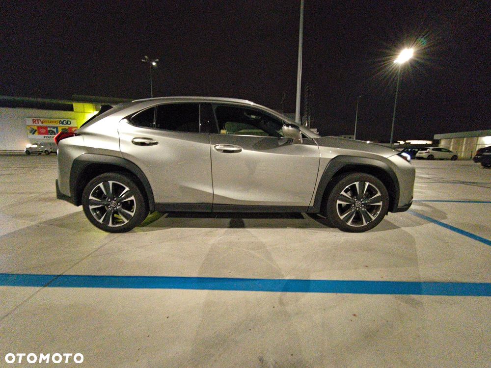 Lexus UX - 4