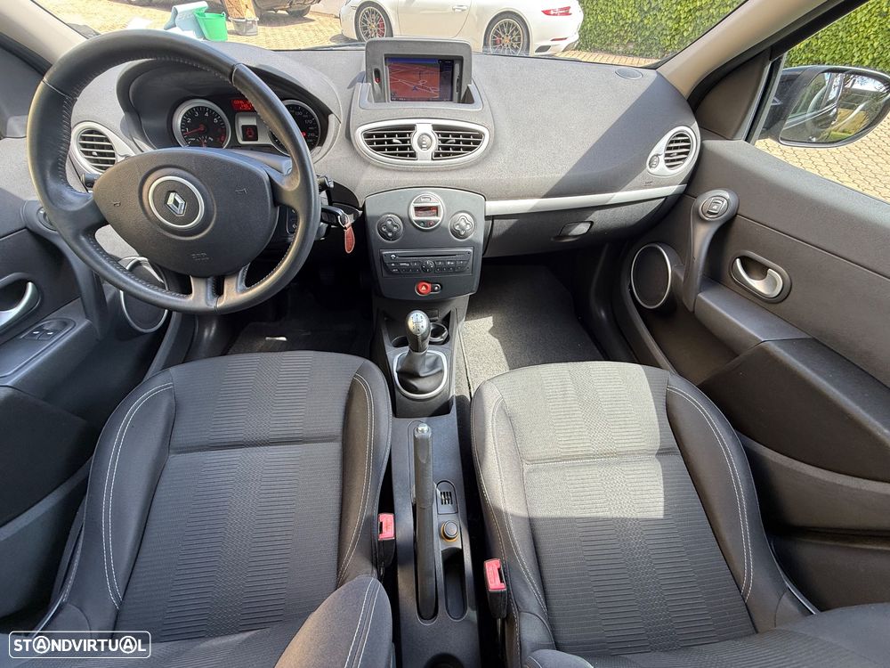 Renault Clio 1.2 16V Confort 130g - 11