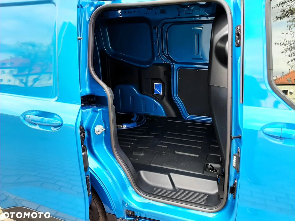 Ford Courier - 21