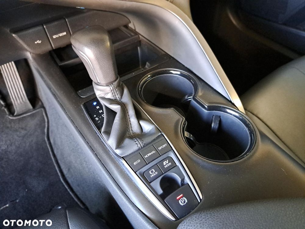 Toyota Camry 2.5 Hybrid Prestige CVT - 28