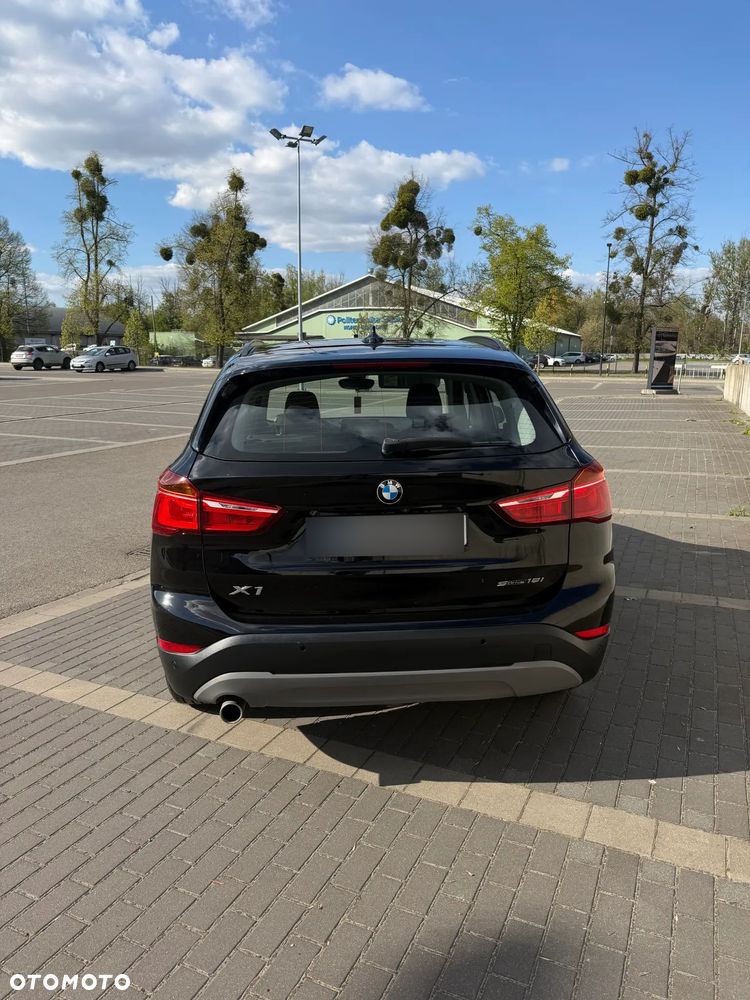 BMW X1 sDrive18i - 12