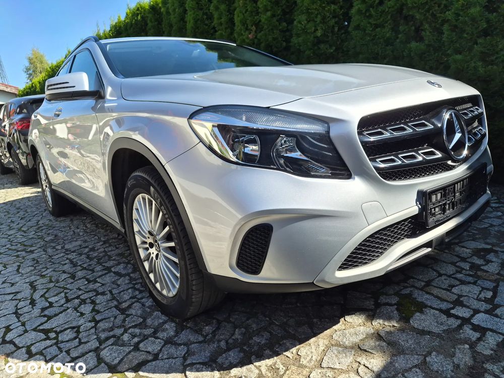 Mercedes-Benz GLA 180 Activity Edition - 9