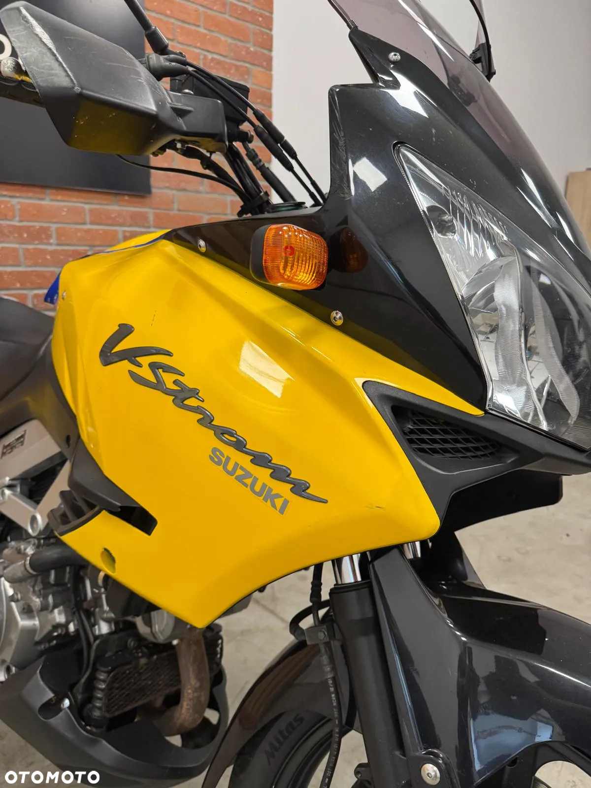 Suzuki V-STROM - 10