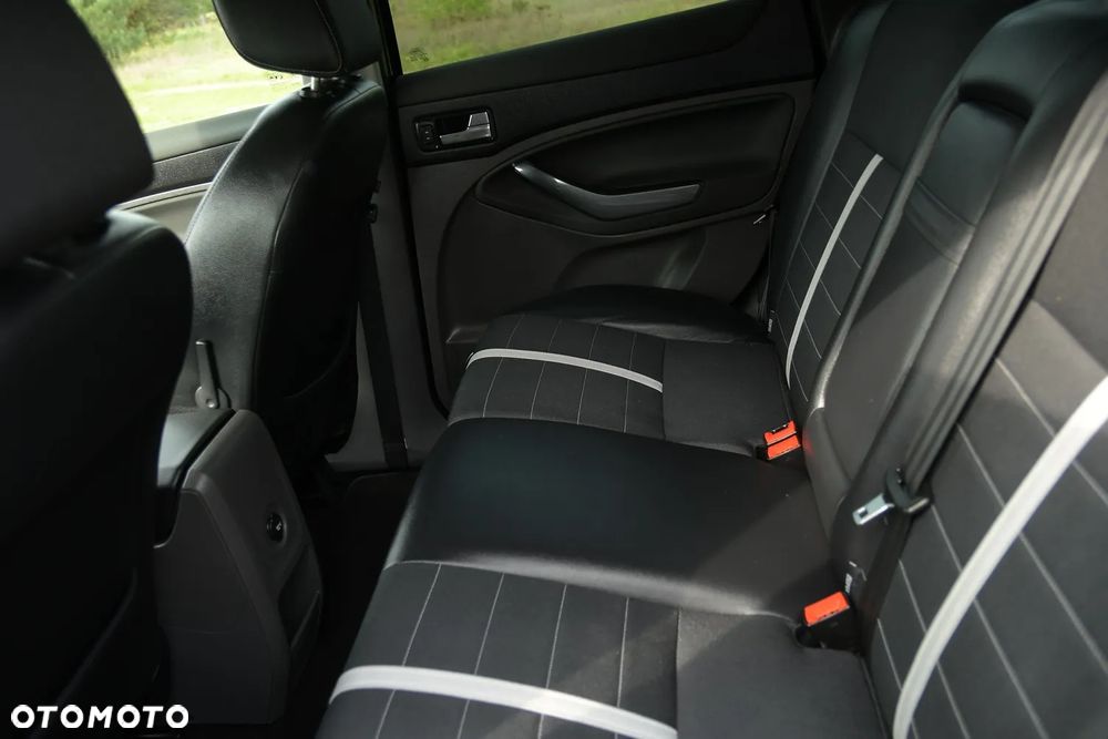 Ford Kuga - 24