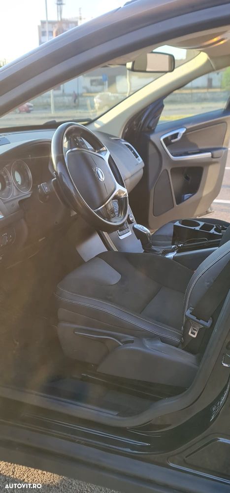 Volvo XC 60 2.4D AWD Momentum - 5