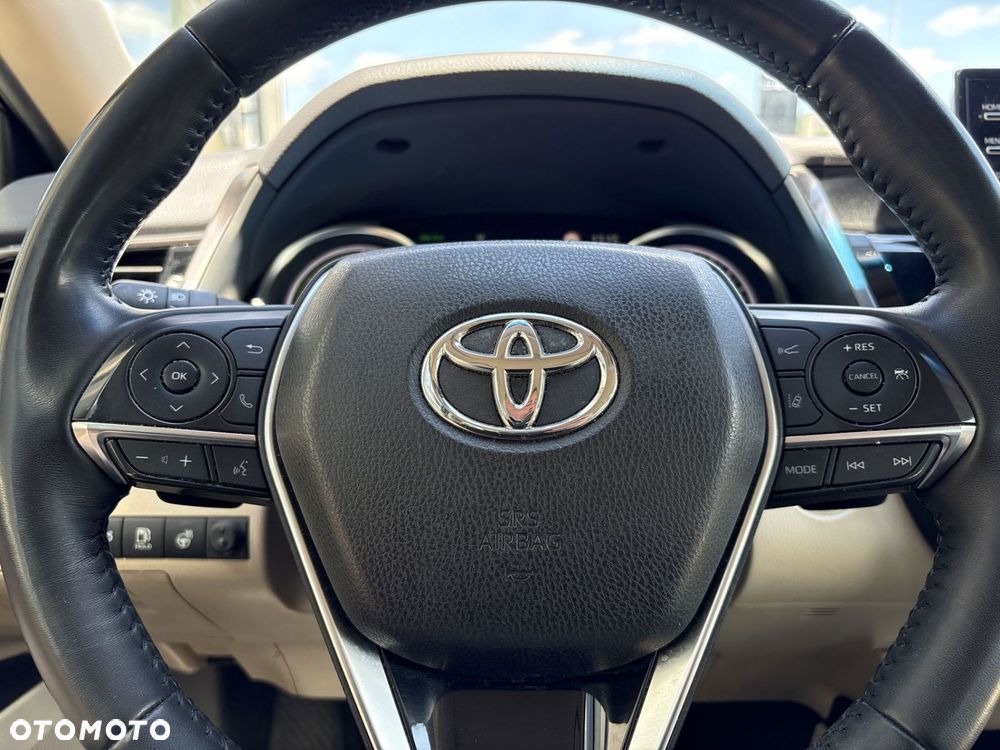 Toyota Camry 2.5 Hybrid Executive CVT - 22