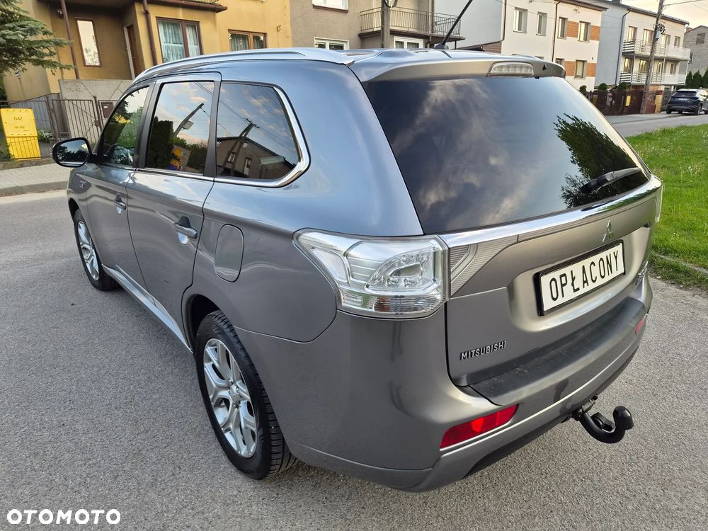 Mitsubishi Outlander - 2