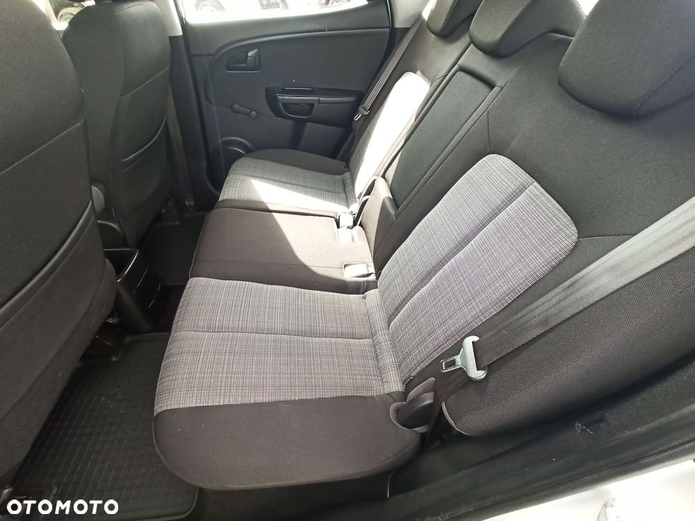 Kia Venga - 7