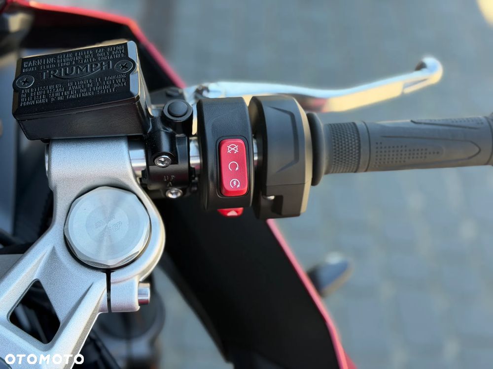 Triumph Daytona - 11