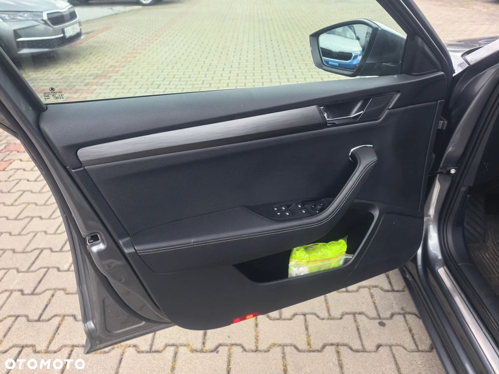 Skoda Superb 2.0 TDI SCR Style DSG - 9