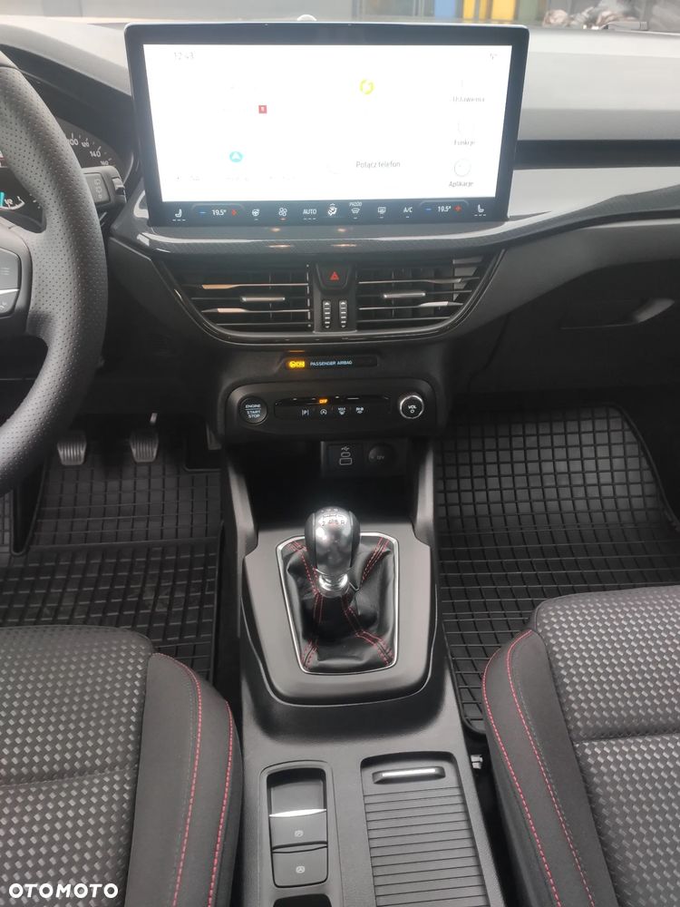 Ford Focus 1.0 EcoBoost Hybrid ST-LINE X - 18