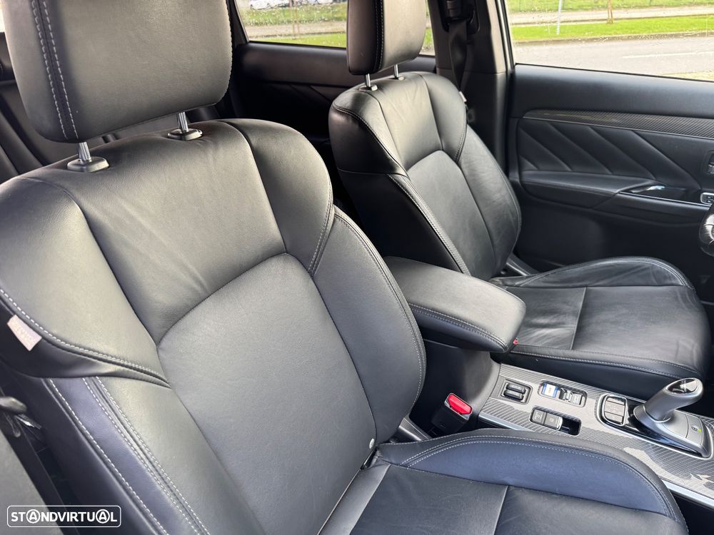 Mitsubishi Outlander - 11