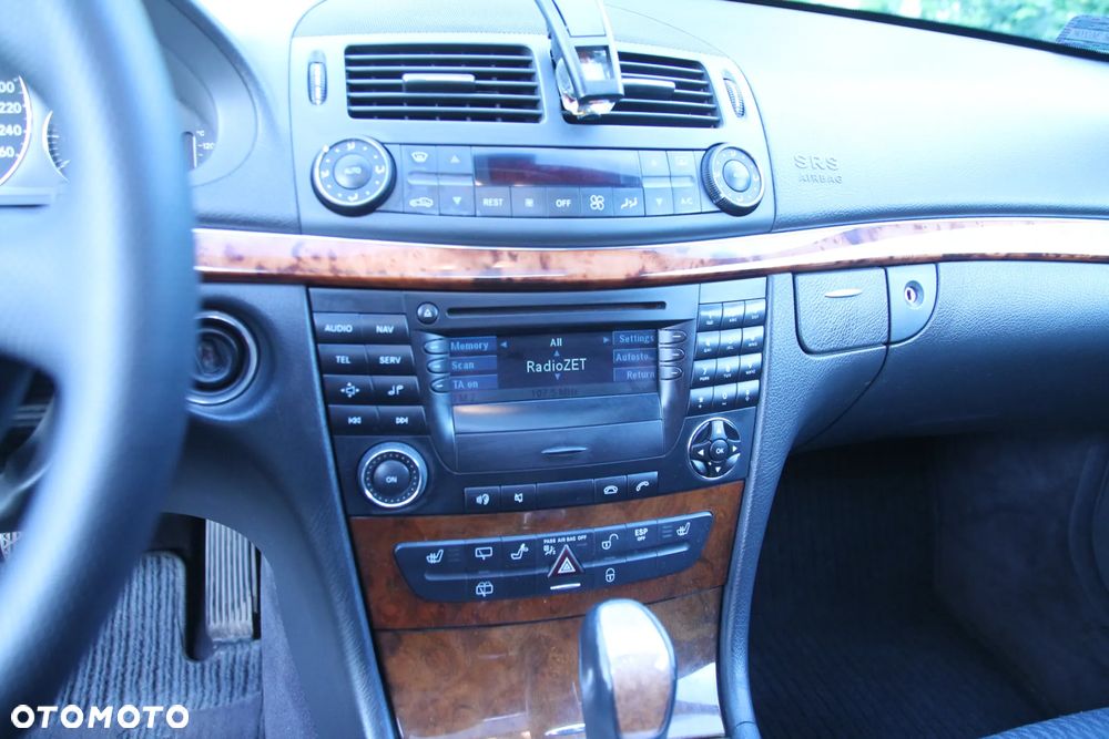 Mercedes-Benz Klasa E - 27