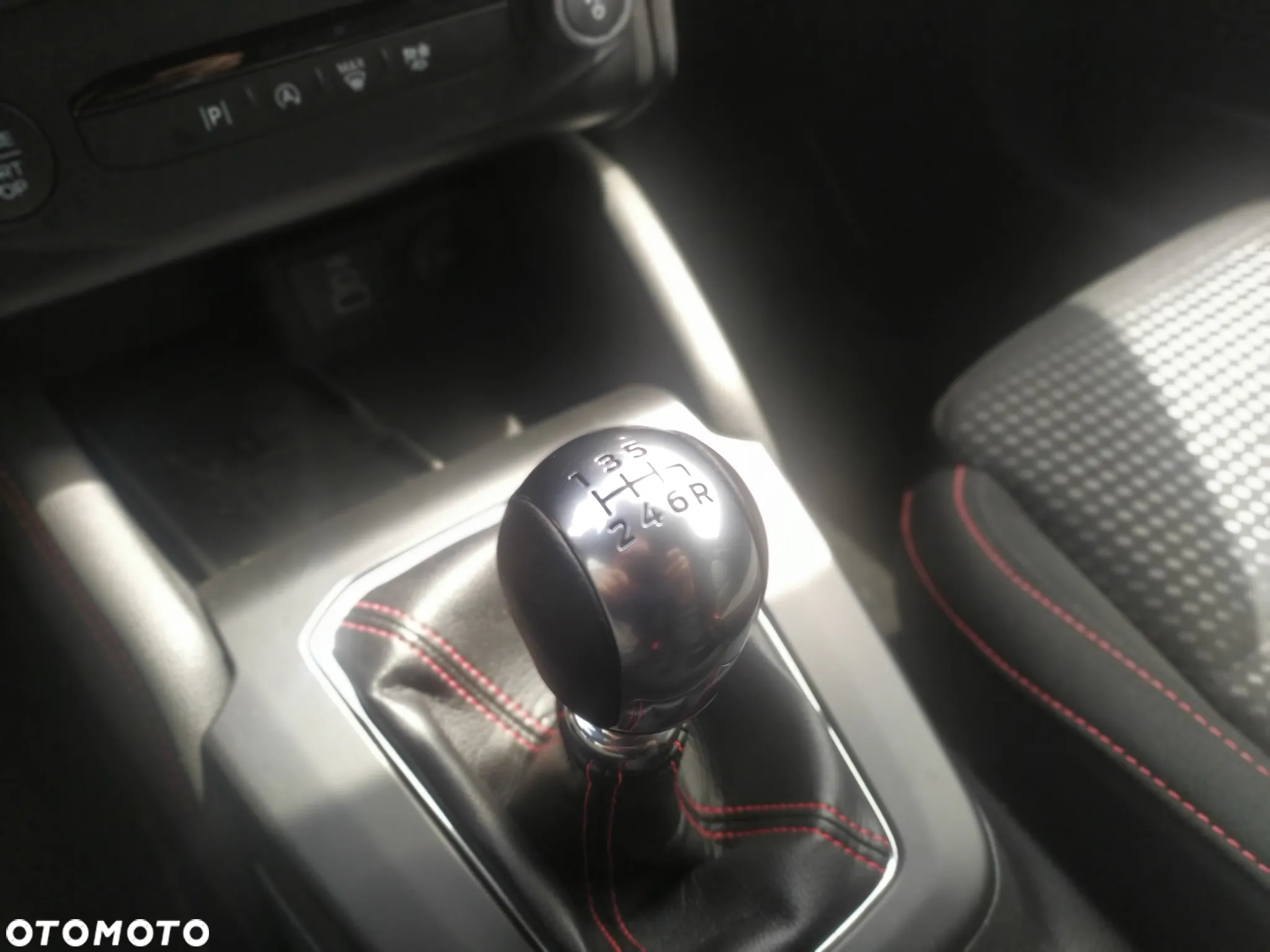 Ford Focus 1.0 EcoBoost ST-Line X - 34