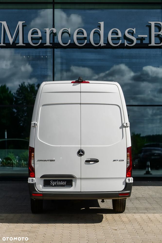 Mercedes-Benz Sprinter - 4
