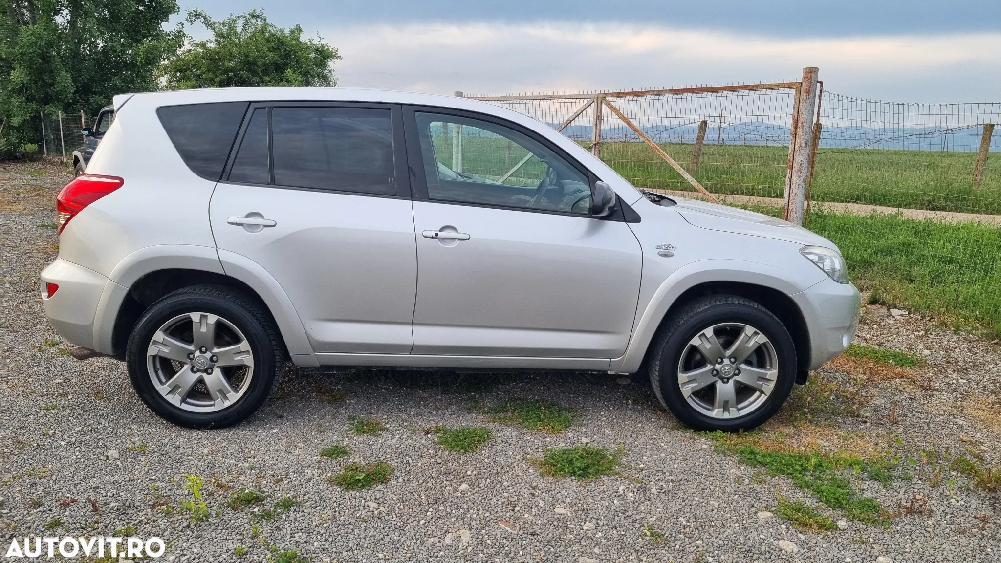 Toyota RAV4 2.2L D-CAT M/T Luxury - 26