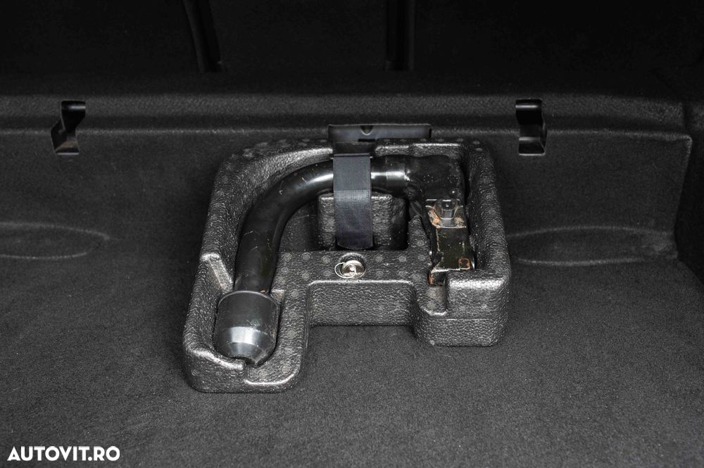 BMW Seria 2 218d Aut. - 36