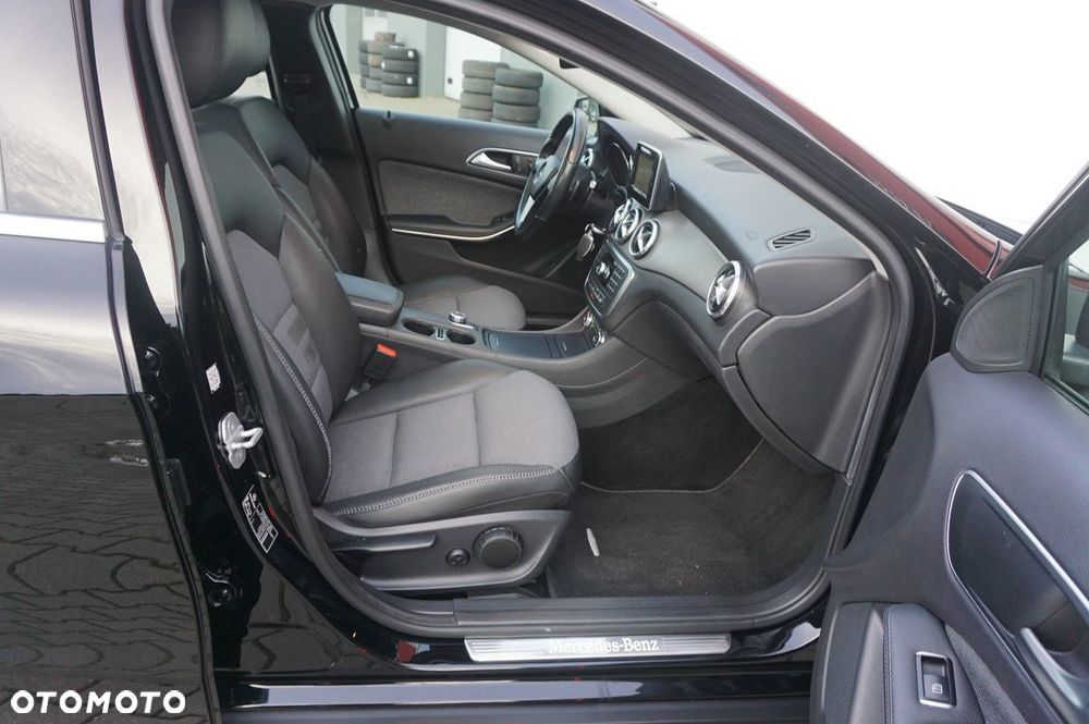 Mercedes-Benz GLA 200 7G-DCT Urban - 19