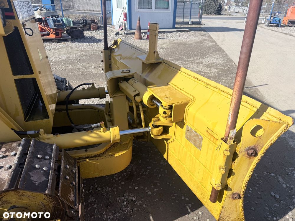 Caterpillar CAT D4C - 10