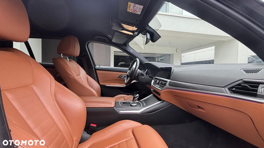 BMW Seria 3 330i Sport - 11