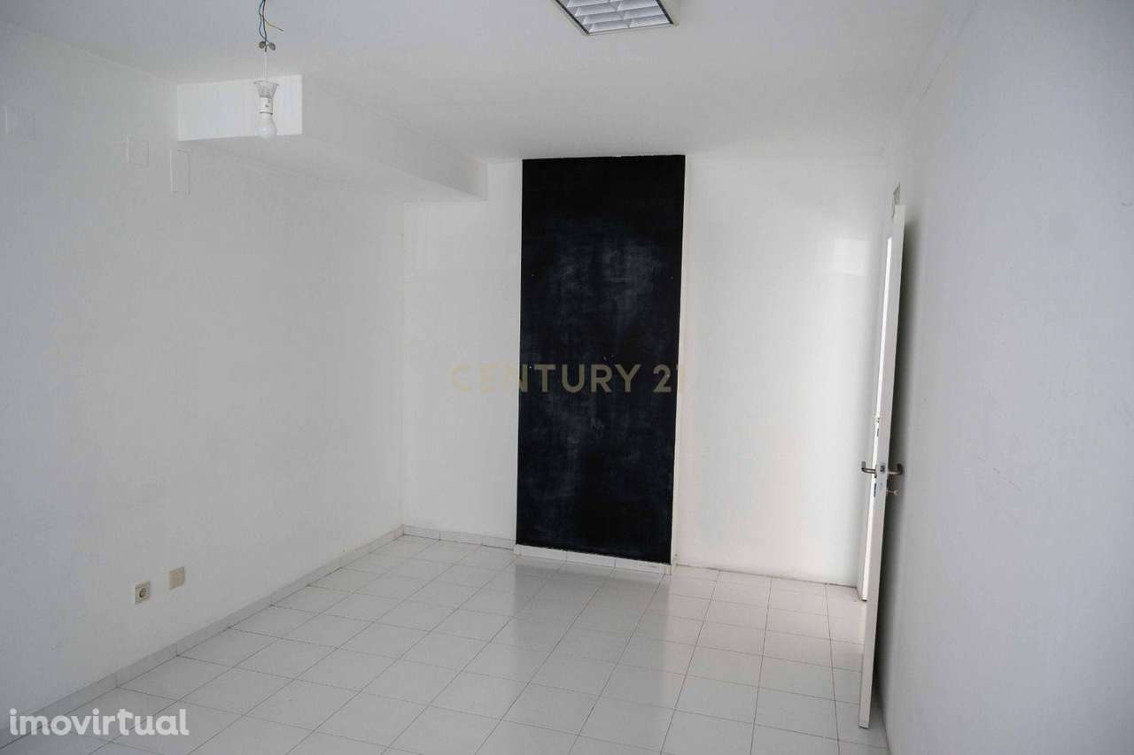 Loja em S. Marcos com excelente localização - Grande imagem: 5/13